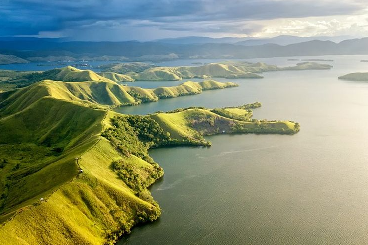 Eksplorasi Keindahan Danau Sentani: Permata Biru di Pegunungan Papua